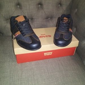 Mens Levi sneakers 8.5 (never worn)